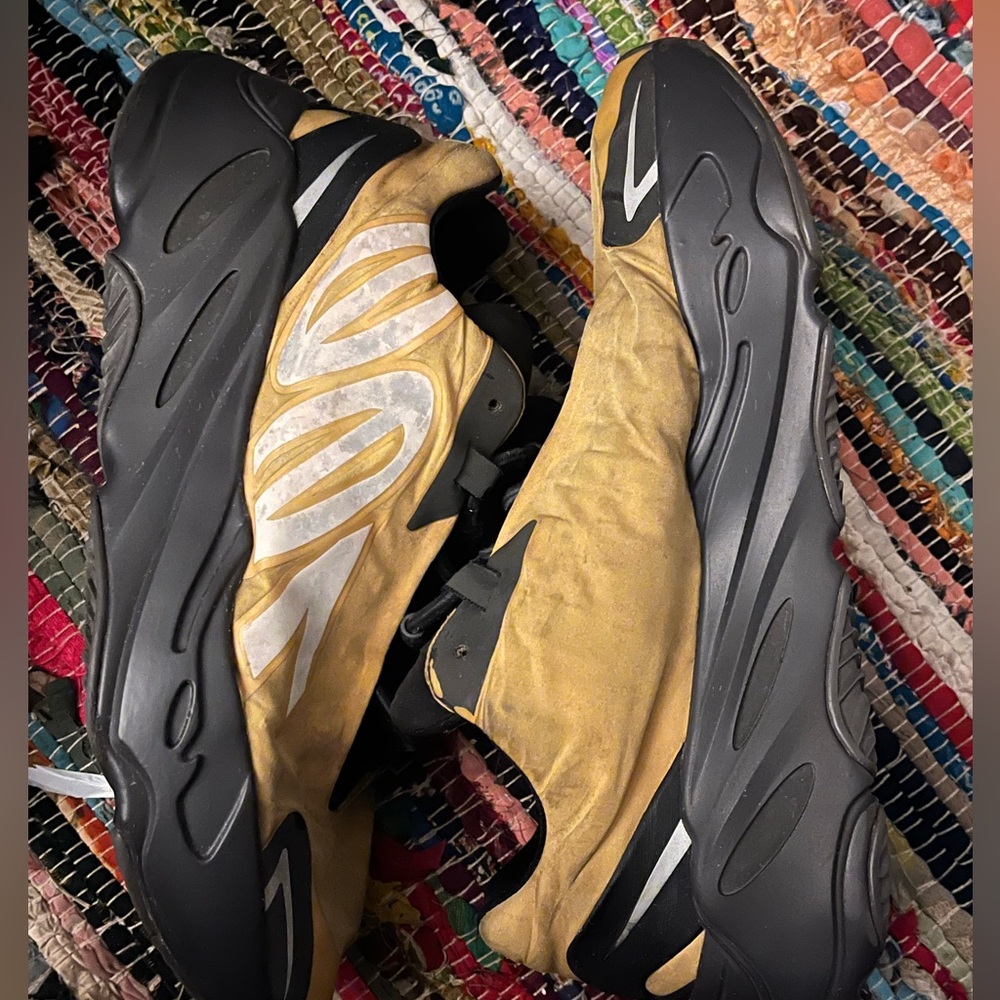 Yeezy 700 MNVN